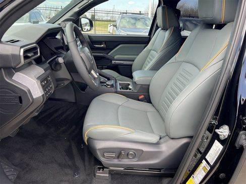 Used 2025 Toyota Tacoma Trailhunter image 32