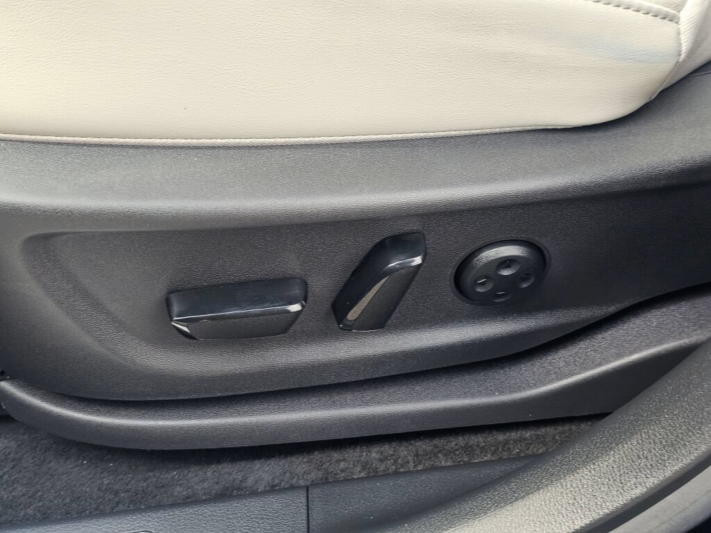 Used 2024 Nissan Ariya AWD image 34