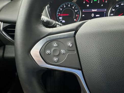 Used 2023 Chevrolet Traverse LT FWD image 11