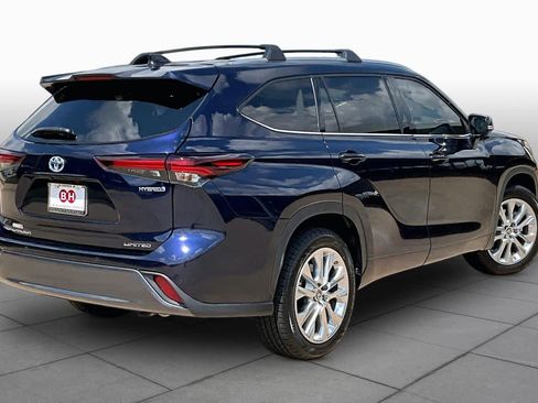 Used 2024 Toyota Highlander Limited FWD image 13