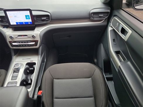 Used 2023 Ford Explorer XLT image 15