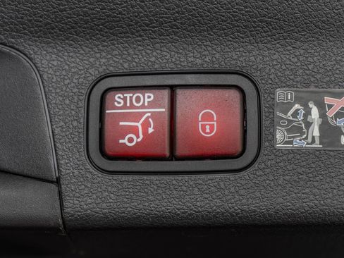 Used 2025 Mercedes-Benz GLS 450 4MATIC w/ AMG Line Exterior image 35