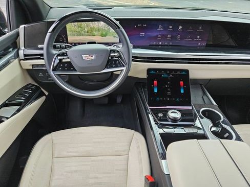 Certified 2025 Cadillac Escalade ESV Sport AWD/4WD image 11