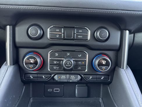 Used 2024 Chevrolet Tahoe Z71 w/ Luxury Package AWD/4WD image 20