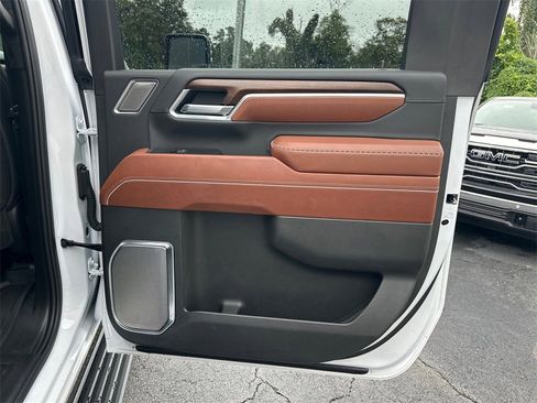 Used 2025 GMC Sierra 2500 Denali Ultimate image 17