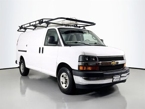 Used 2021 Chevrolet Express 3500 w/ Driver Convenience Package image 3