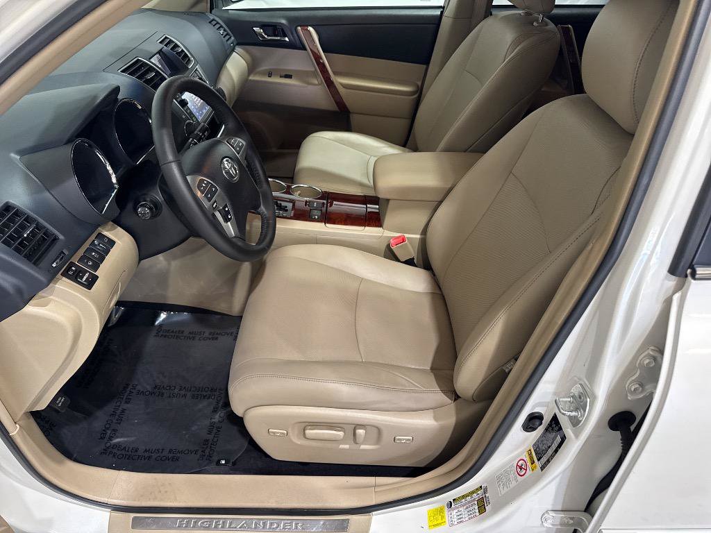 Used 2013 Toyota Highlander Limited AWD/4WD image 30