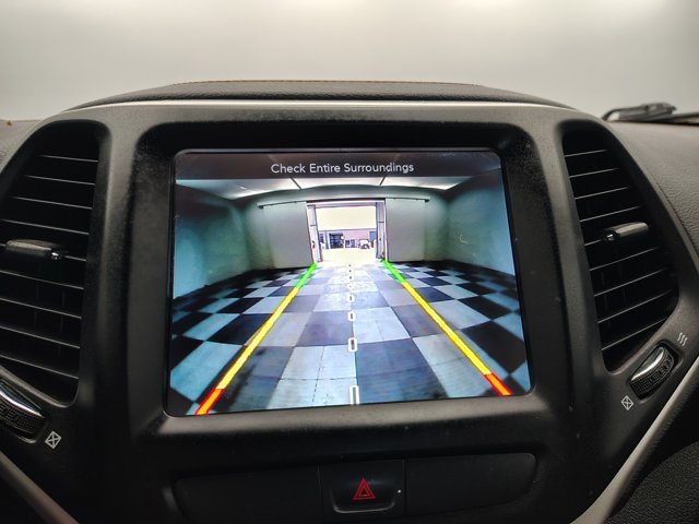 Used 2017 Jeep Cherokee Limited AWD/4WD image 4