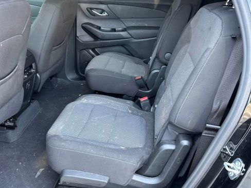 Used 2023 Chevrolet Traverse LT FWD image 5