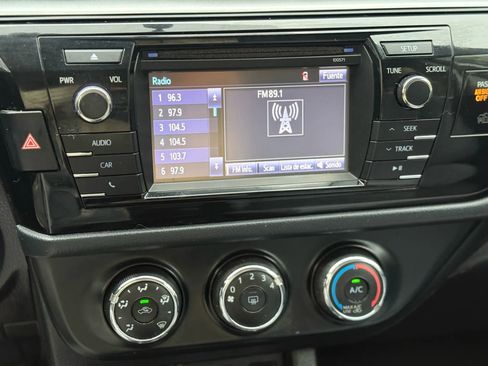 Used 2016 Toyota Corolla L image 27