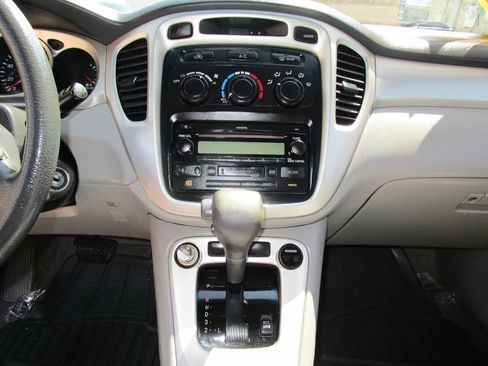 Used 2006 Toyota Highlander 4WD V6 w/ Appearance Pkg image 11