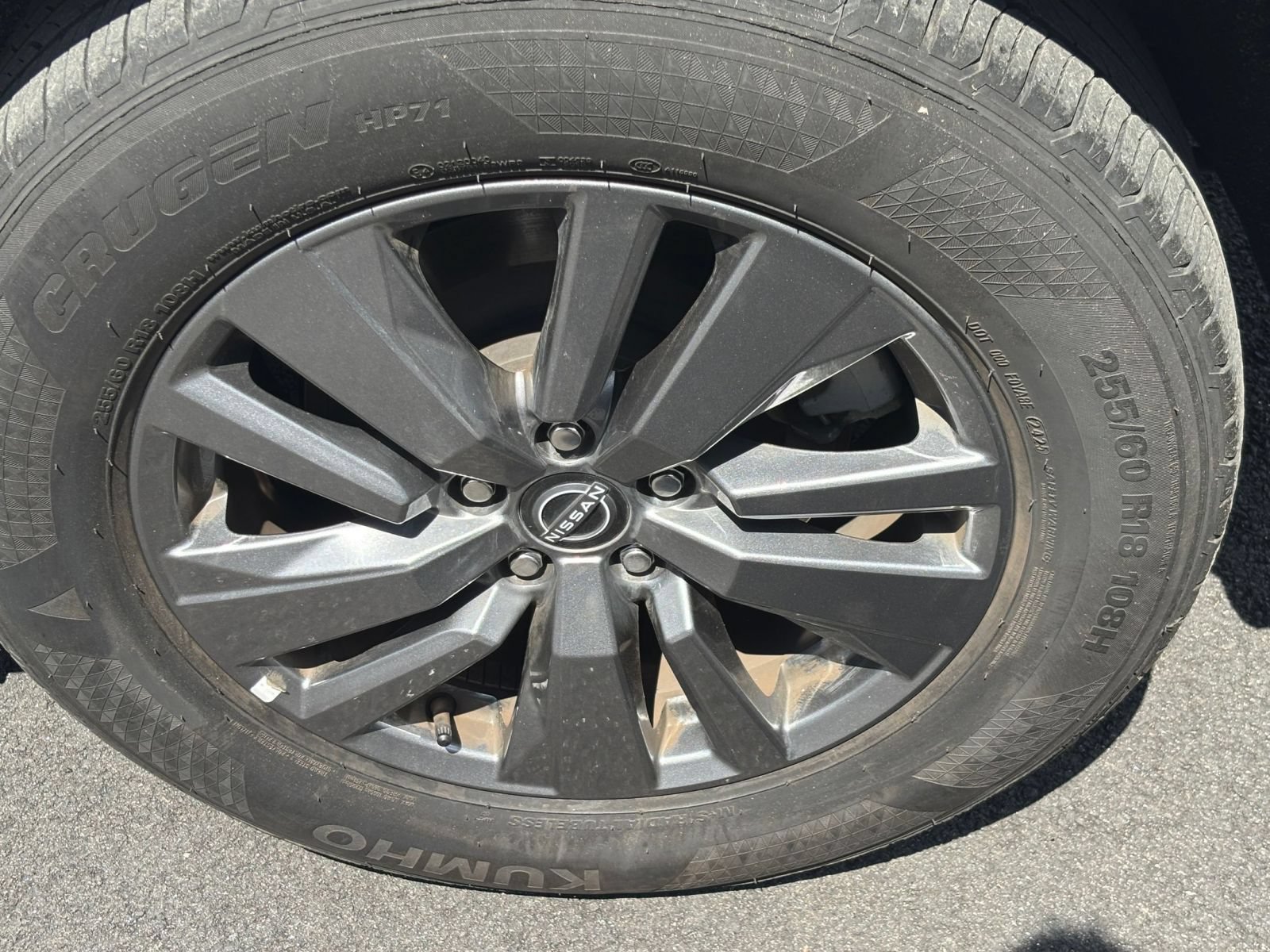 Used 2025 Nissan Pathfinder SV FWD image 28