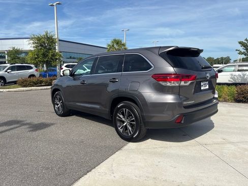 Used 2019 Toyota Highlander LE FWD image 7