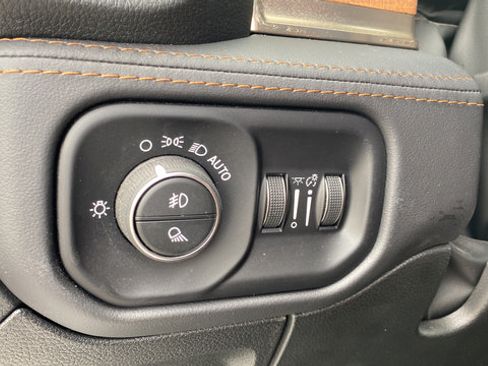 Used 2022 RAM 1500 Limited w/ Body Color Bumper Group AWD/4WD image 29