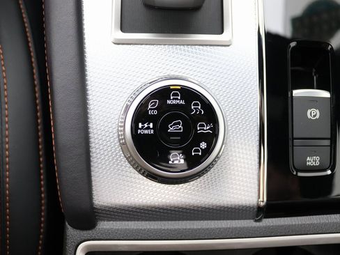 Used 2025 Mitsubishi Outlander SEL image 7