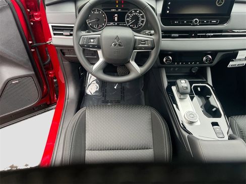 New 2025 Mitsubishi Outlander ES image 24