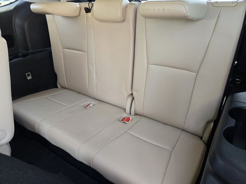 Used 2023 Toyota Highlander XLE FWD image 31