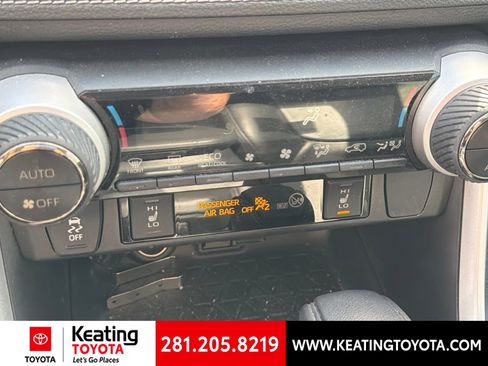Used 2019 Toyota RAV4 XLE w/ Convenience Package FWD image 17
