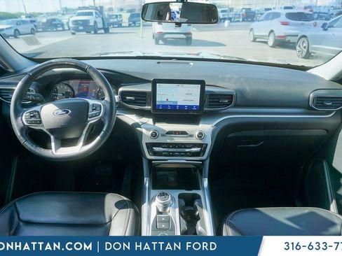 Used 2022 Ford Explorer XLT w/ Equipment Group 202A image 4