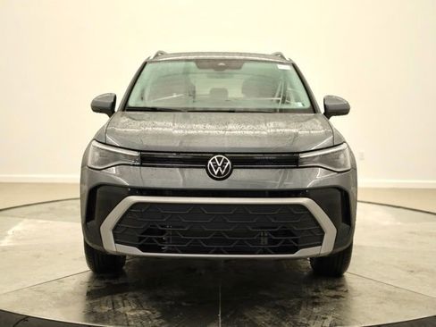 New 2026 Volkswagen Taos SE image 8