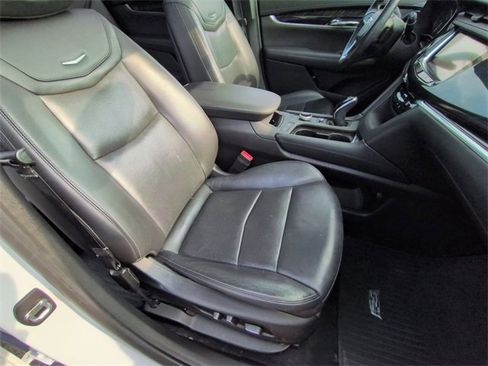 Used 2020 Cadillac XT6 Premium Luxury image 27