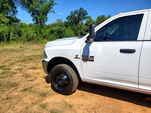 Used 2018 RAM 3500 Tradesman w/ Chrome Appearance Group image 23