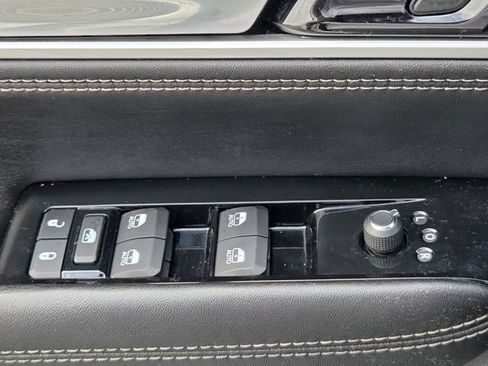 Used 2023 Jeep Wagoneer L Series III w/ Premium Group I AWD/4WD image 32