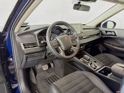 Used 2024 Mitsubishi Outlander SE image 10