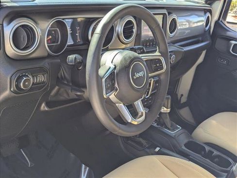 Used 2018 Jeep Wrangler Unlimited Sahara AWD/4WD image 10