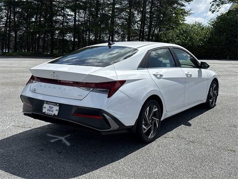 New 2025 Hyundai Elantra Limited image 7