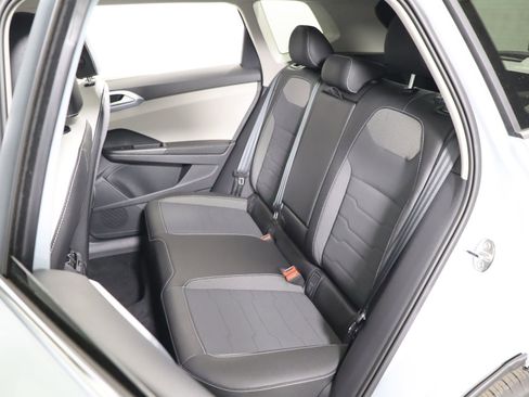 Used 2025 Volkswagen Taos SE image 42