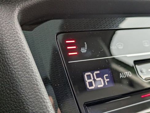 New 2026 Volkswagen Taos SE image 24