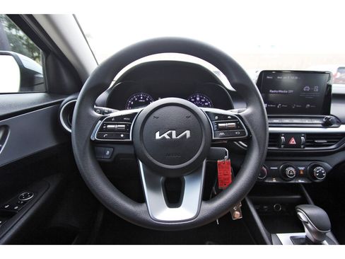 Certified 2023 Kia Forte LXS w/ LXS Technology Package FWD image 17