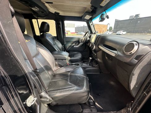 Used 2013 Jeep Wrangler Unlimited Sahara w/ Dual Top Group image 11