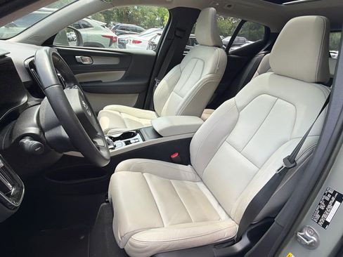Used 2023 Volvo XC40 B5 Plus AWD/4WD image 29