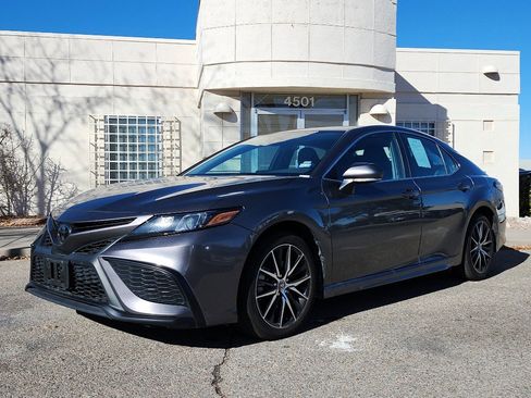 Used 2024 Toyota Camry SE image 1