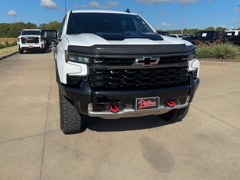 Used 2024 Chevrolet Silverado 1500 ZR2 w/ Technology Package AWD/4WD image 4
