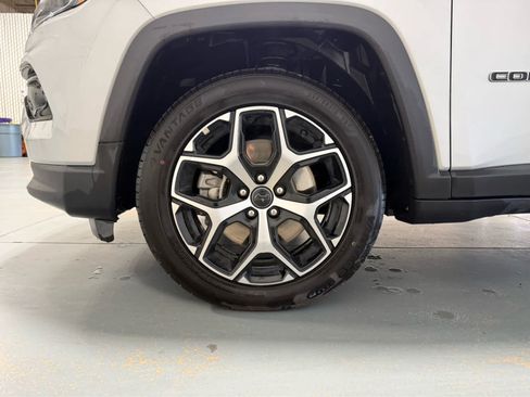 Used 2025 Jeep Compass Limited AWD/4WD image 9