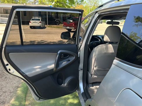 Used 2010 Toyota RAV4 2WD image 19