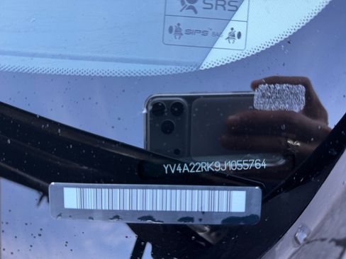 Used 2018 Volvo XC60 T6 Momentum w/ Convenience Package image 25