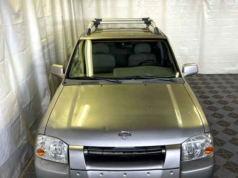 Used 2001 Nissan Frontier SE image 2