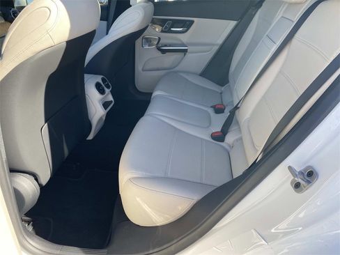 Used 2025 Mercedes-Benz GLC 300 image 26