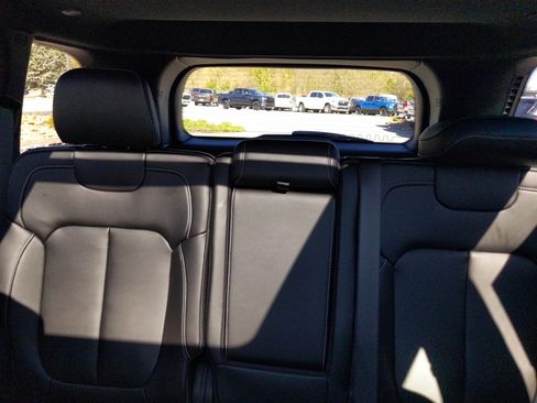 New 2025 Jeep Grand Cherokee Limited w/ Black Appearance Package image 27