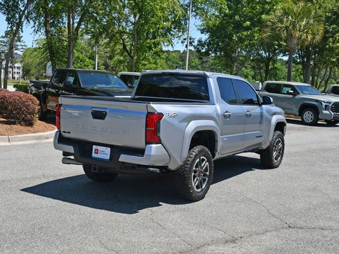 Used 2025 Toyota Tacoma TRD Sport AWD/4WD image 4