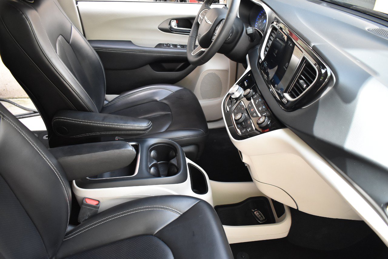Used 2024 Chrysler Pacifica Touring-L FWD image 41