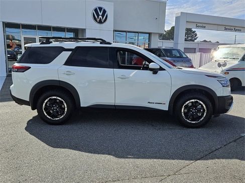 Used 2025 Nissan Pathfinder Rock Creek image 16