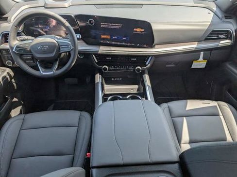 New 2026 Chevrolet Suburban Z71 w/ Comfort Package AWD/4WD image 7