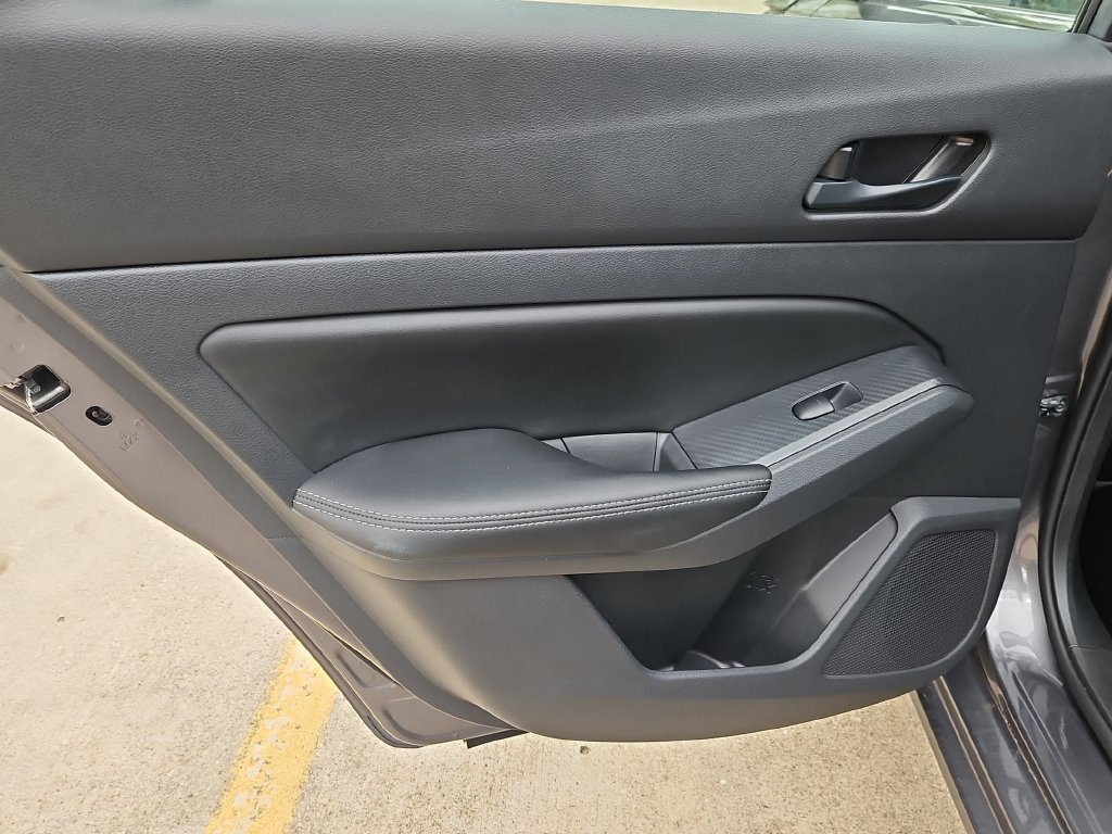 Used 2025 Nissan Altima 2.5 SV FWD image 27