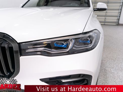 Used 2022 BMW X7 M50i image 8