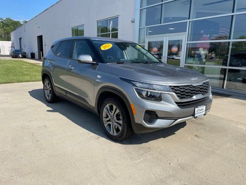 Used 2023 Kia Seltos LX AWD/4WD image 1